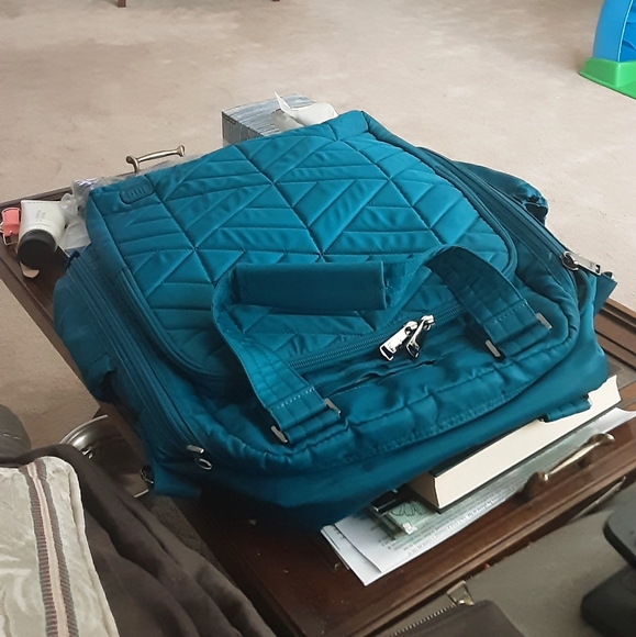 24HR SALE...EUC Lug Tracker XL Overnight Tote - Picture 14 of 16